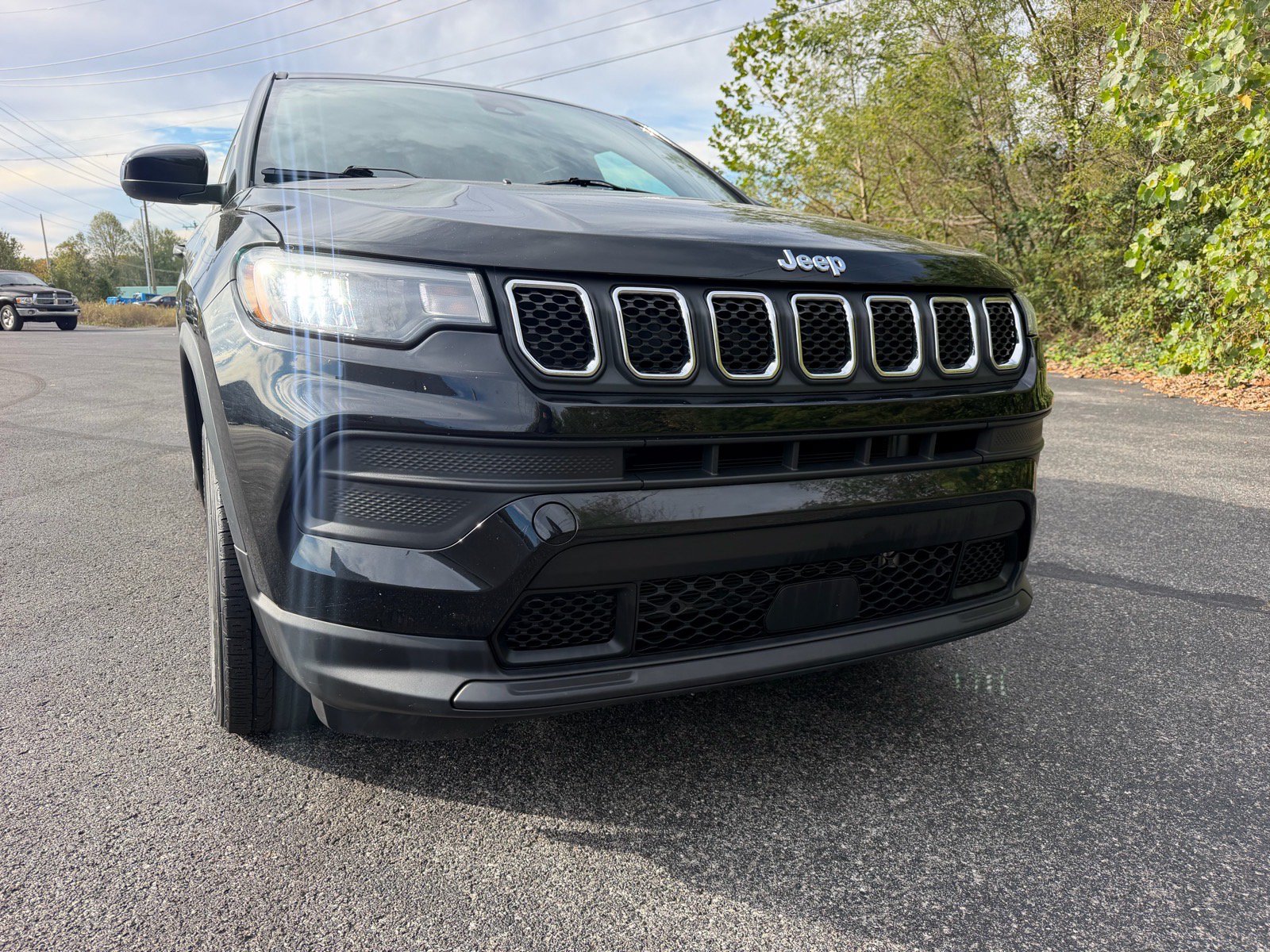 Used 2023 Jeep Compass Sport AWD/4WD image 3