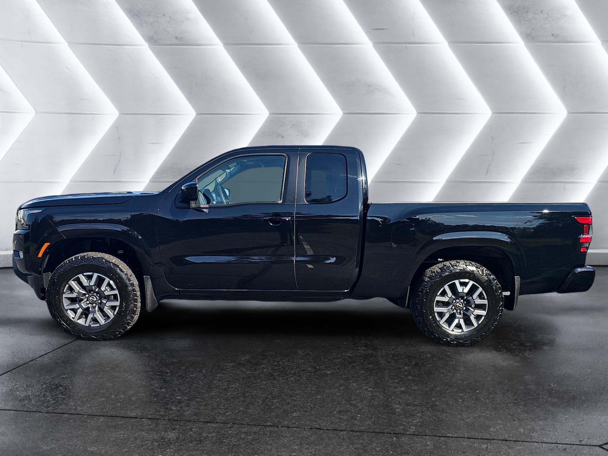 Used 2023 Nissan Frontier SV w/ Tow Package AWD/4WD image 4