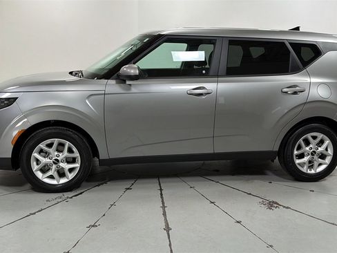 Used 2025 Kia Soul LX w/ LX Technology Package image 8