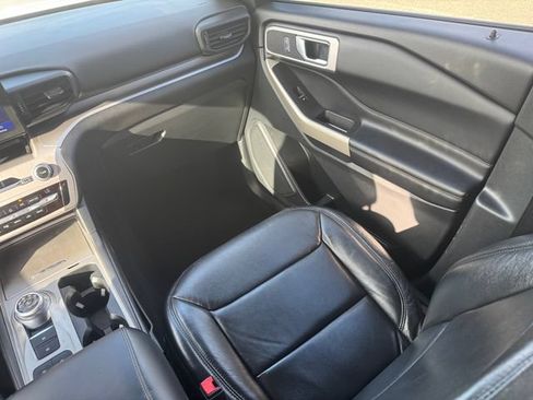 Used 2021 Ford Explorer XLT RWD image 26