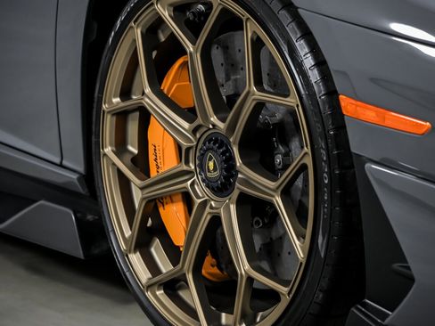 Used 2019 Lamborghini Aventador SVJ image 5