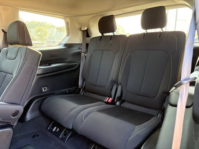 Used 2024 Jeep Grand Cherokee L Laredo AWD/4WD image 24