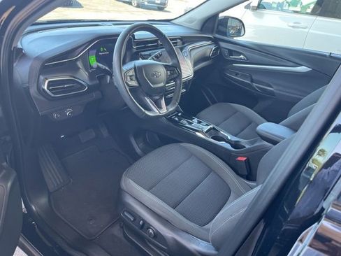 Used 2023 Chevrolet Bolt EUV LT w/ Comfort Package FWD image 9