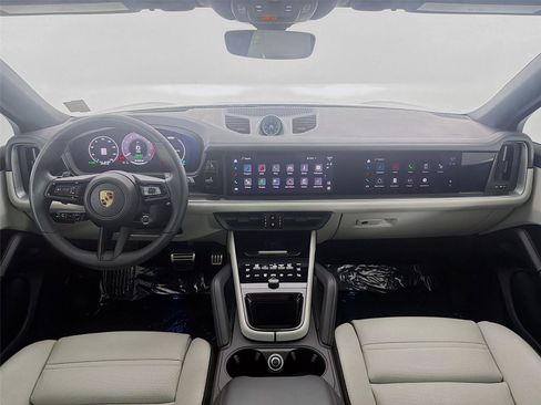 Used 2025 Porsche Cayenne S AWD/4WD image 16