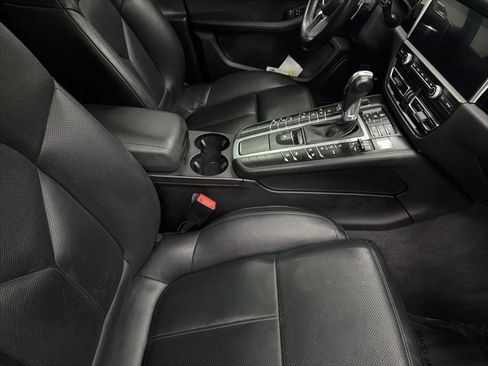 Used 2020 Porsche Macan AWD/4WD image 29