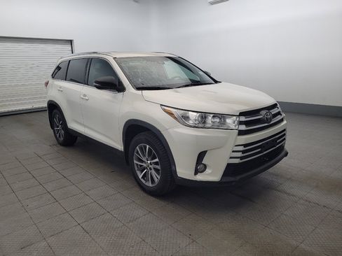 Used 2019 Toyota Highlander XLE AWD/4WD image 13