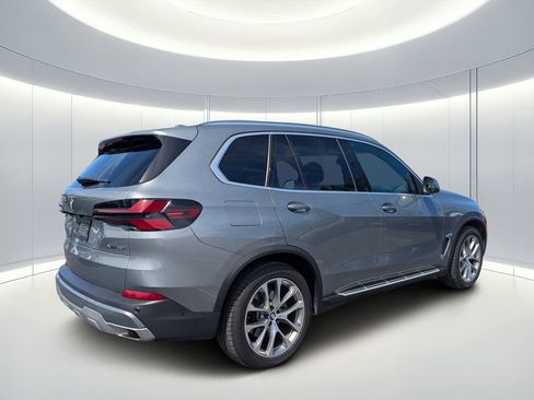Used 2024 BMW X5 xDrive40i AWD/4WD image 4