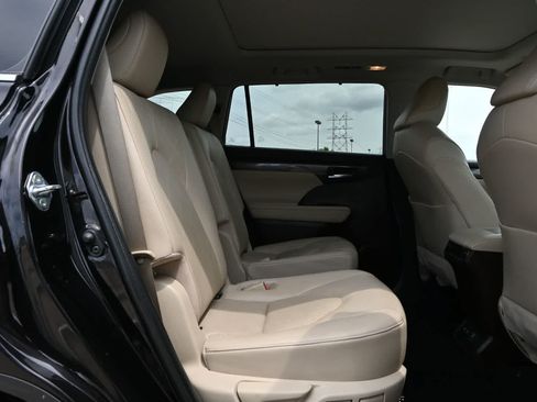 Used 2021 Toyota Highlander Platinum AWD/4WD image 20