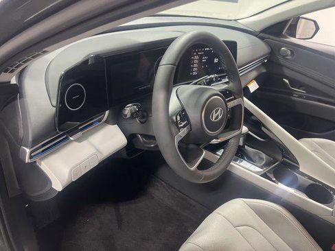 New 2025 Hyundai Elantra Limited FWD image 9