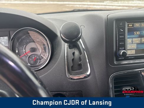 Used 2016 Chrysler Town & Country Touring image 24