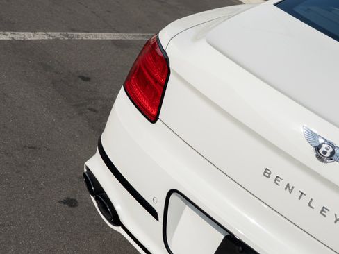 Used 2024 Bentley Flying Spur V8 image 30