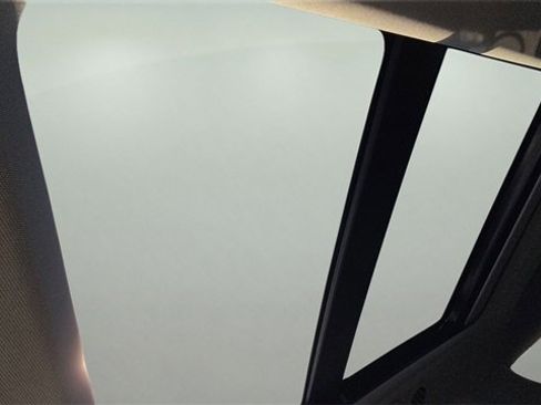 Used 2022 Ford Explorer XLT w/ Equipment Group 202A image 21