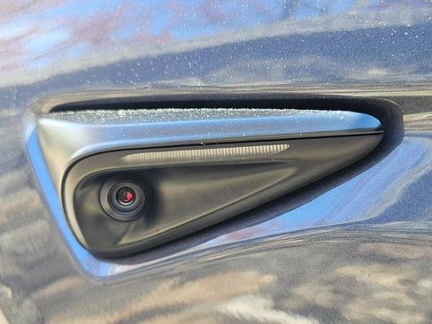 Used 2023 Tesla Model Y Long Range image 33