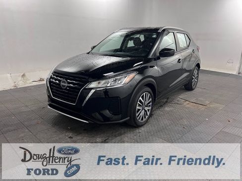 Used 2024 Nissan Kicks SV image 1