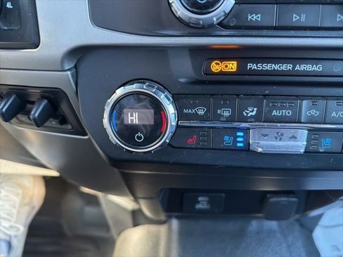 Certified 2022 Ford F250 Lariat w/ Black Appearance Package image 38