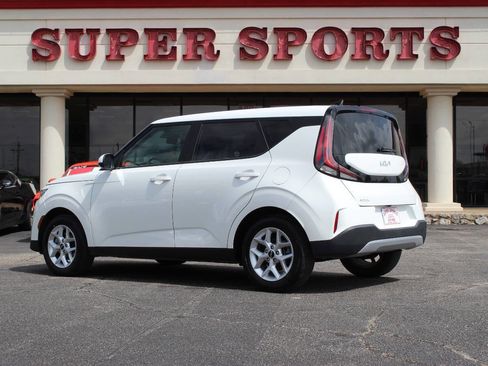 Used 2025 Kia Soul LX w/ LX Technology Package FWD image 5