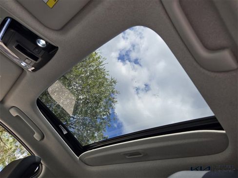 Certified 2023 Kia Niro EX Touring image 22