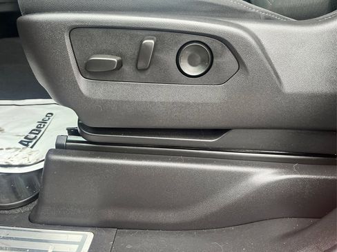 Used 2025 Chevrolet Silverado 1500 LT image 16