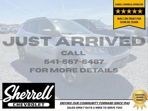 Used 2018 Jeep Compass Trailhawk w/ Leather Interior Group AWD/4WD image 2