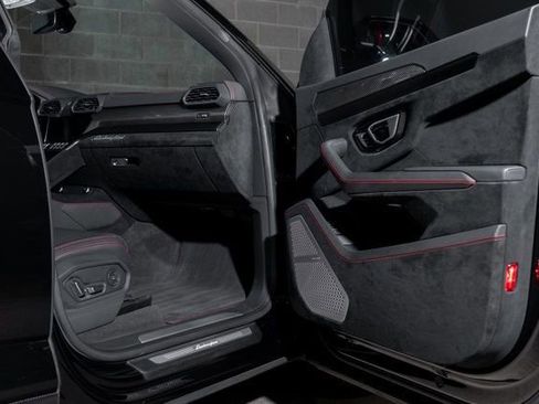 Used 2023 Lamborghini Urus Performante image 20