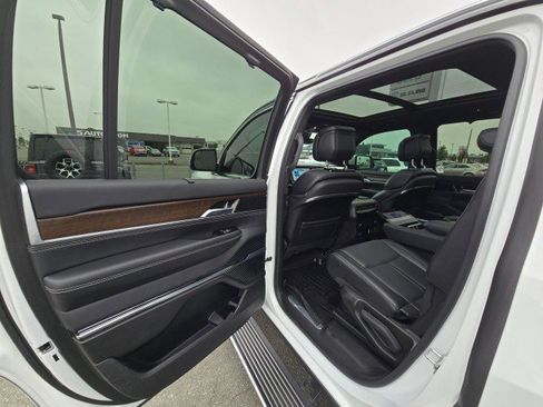 Used 2022 Jeep Grand Wagoneer Series I w/ HD Trailer Tow Package image 18