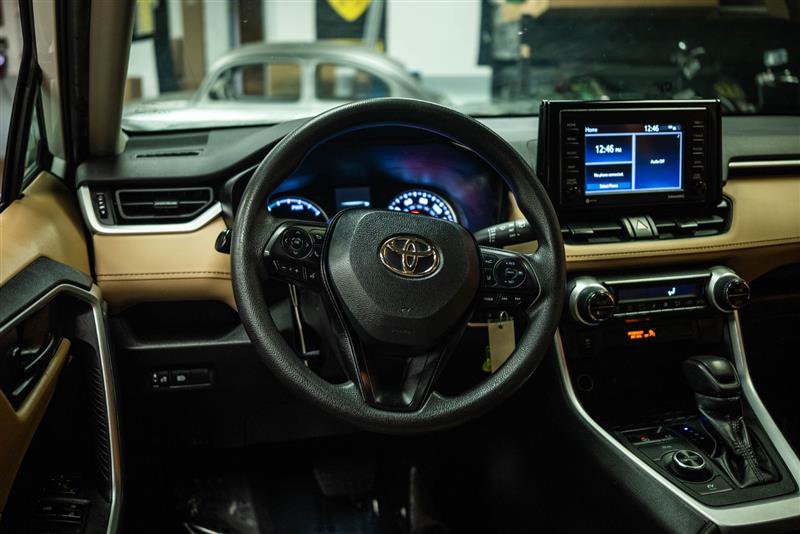Used 2022 Toyota RAV4 LE AWD/4WD image 15