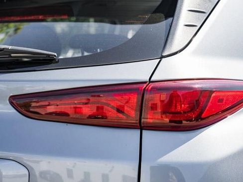 Used 2021 Hyundai Kona SE w/ Cargo Package image 9