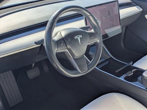 Used 2018 Tesla Model 3 Long Range image 9