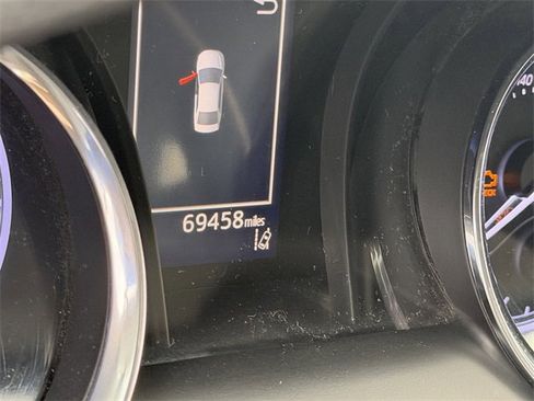 Used 2020 Toyota Camry LE image 9