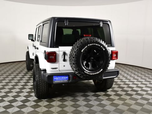 Used 2018 Jeep Wrangler Unlimited Sahara w/ Uconnect 4C Nav & Sound Group image 7