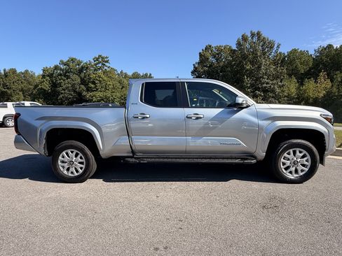 Used 2026 Toyota Tacoma SR5 RWD image 13
