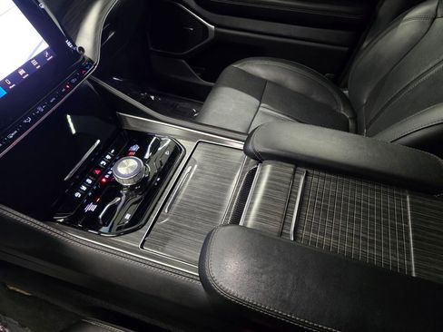 Used 2023 Jeep Wagoneer L Series III w/ Preferred Equipment Group image 26