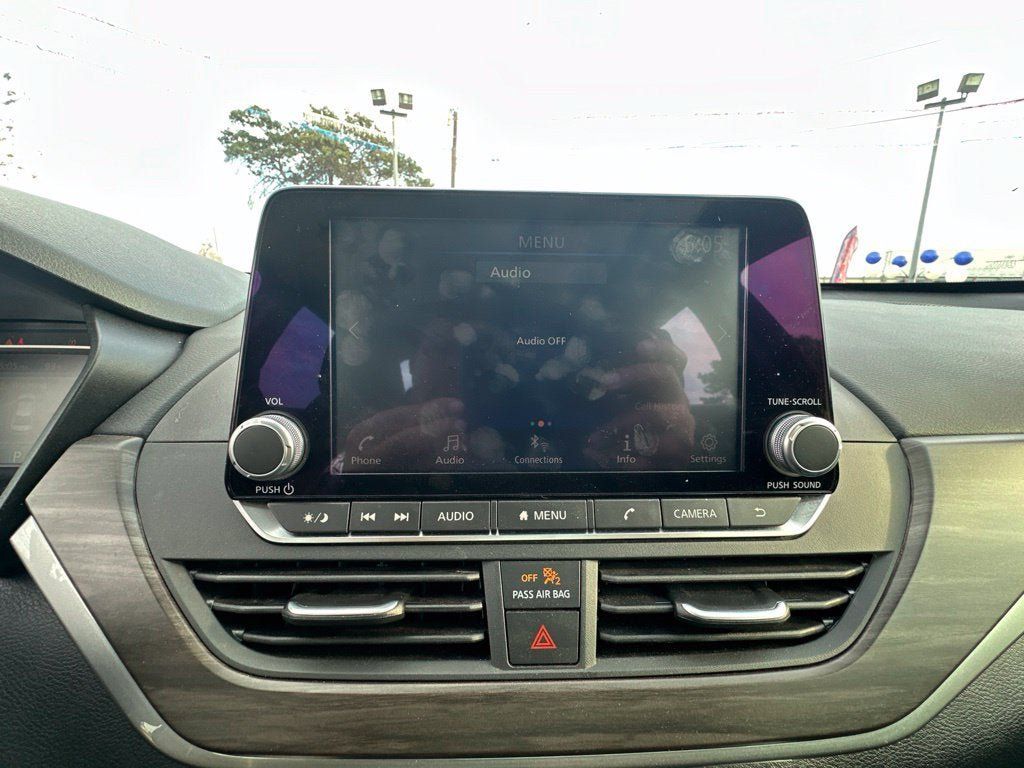 Used 2025 Nissan Altima 2.5 SV FWD image 12