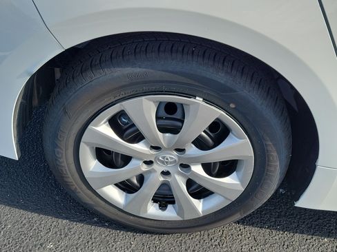 Used 2025 Toyota Corolla LE FWD image 10
