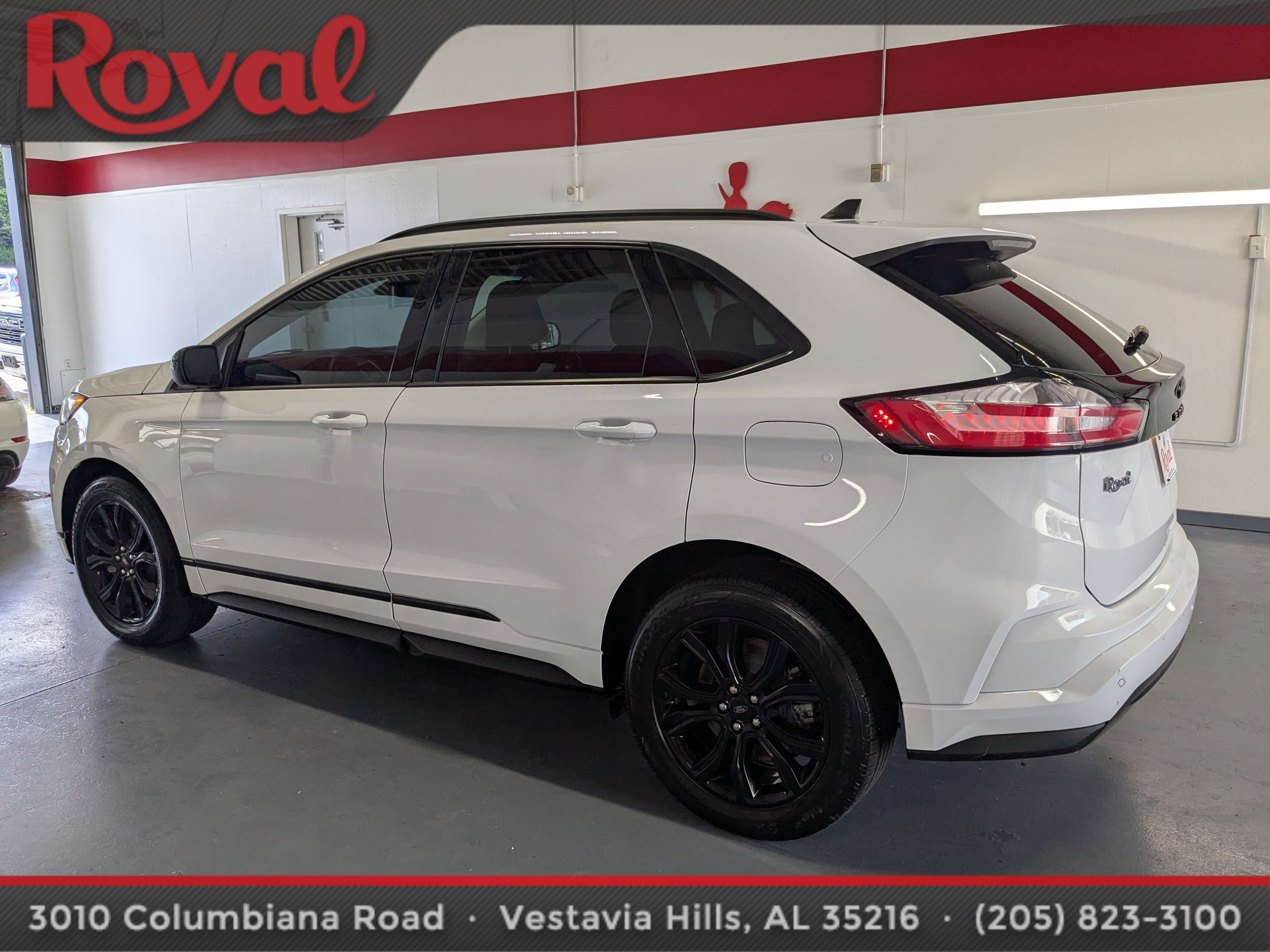 Used 2023 Ford Edge SE w/ Black Appearance Package AWD/4WD image 2