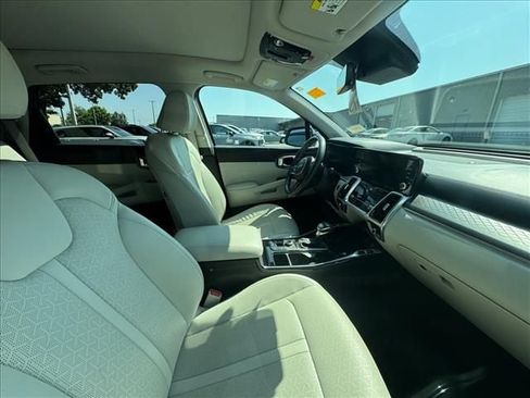 Certified 2023 Kia Sorento SX AWD/4WD image 3