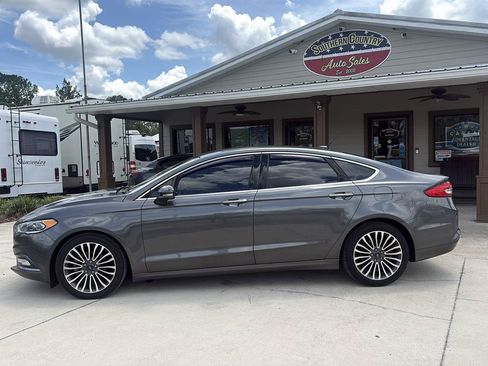 Used 2017 Ford Fusion SE w/ Fusion SE Technology Package FWD image 8