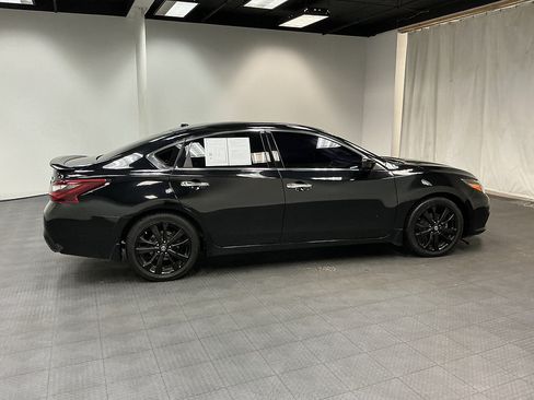 Used 2018 Nissan Altima 2.5 SR w/ SR Midnight Edition FWD image 6
