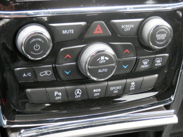 Used 2021 Jeep Grand Cherokee Limited AWD/4WD image 31