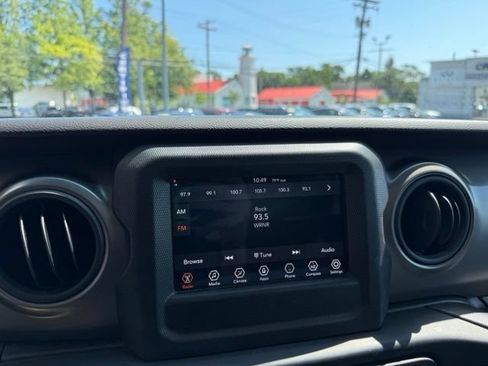Used 2023 Jeep Wrangler Unlimited Sport AWD/4WD image 33