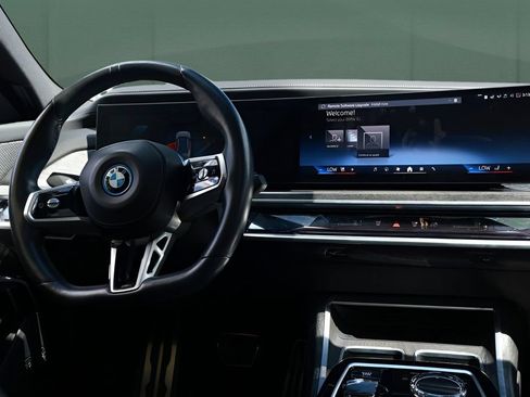 Used 2023 BMW i7 xDrive60 AWD/4WD image 31
