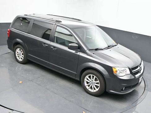 Used 2018 Dodge Grand Caravan SXT image 12