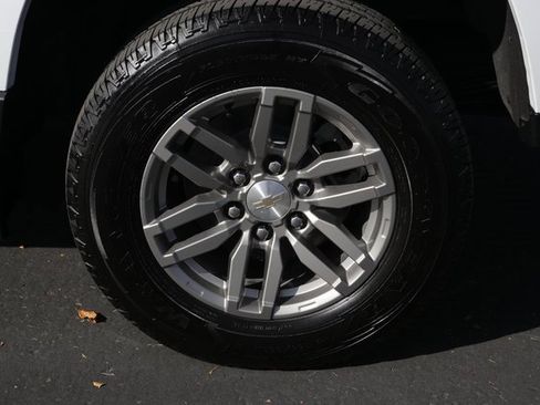 Used 2023 Chevrolet Colorado LT w/ LT Convenience Package II image 11