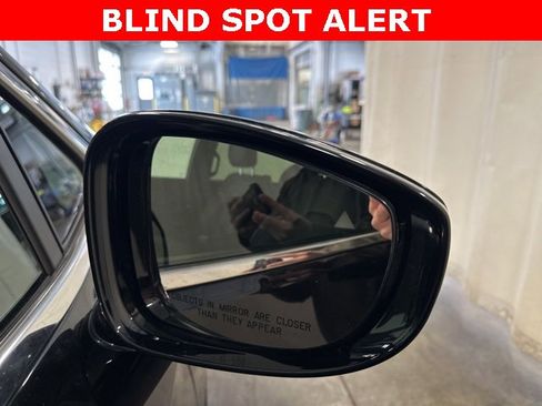 Used 2025 Chrysler Pacifica Select image 35