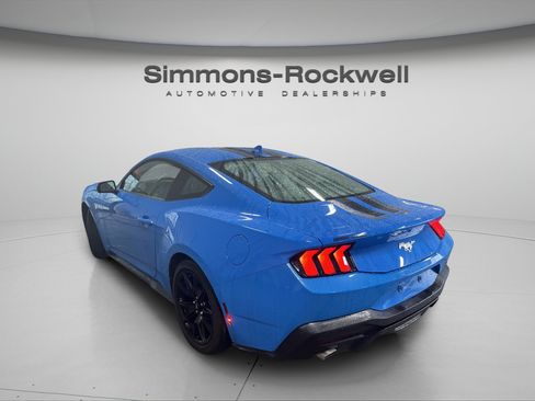Used 2024 Ford Mustang Coupe RWD image 3