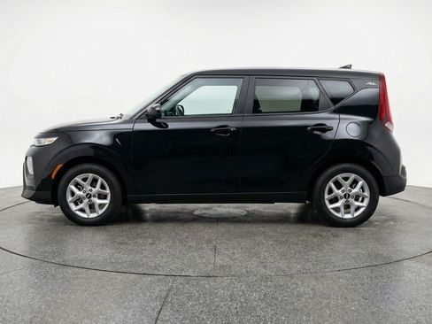 Used 2025 Kia Soul LX w/ LX Technology Package FWD image 5