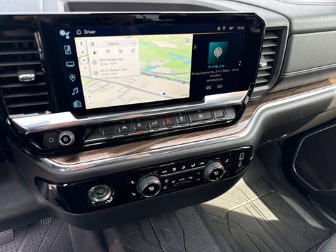 Used 2023 Chevrolet Silverado 1500 LT AWD/4WD image 17