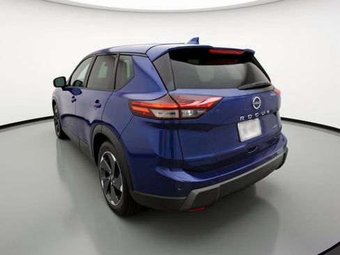 Used 2025 Nissan Rogue SV AWD/4WD image 6