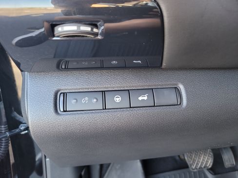 Used 2025 Nissan Pathfinder SV w/ SV Premium Package image 32