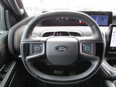 Used 2025 Ford Expedition Tremor image 24